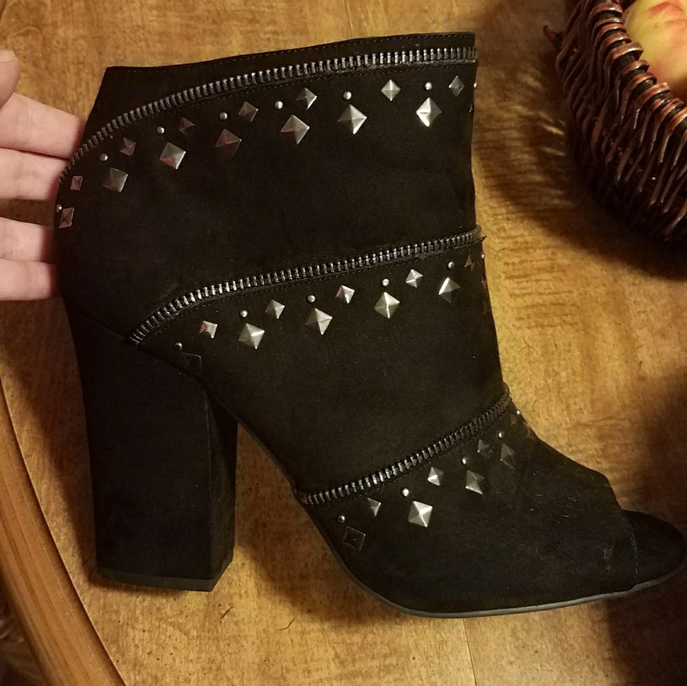 Jessica Simpson Booties - Picture 2 of 5